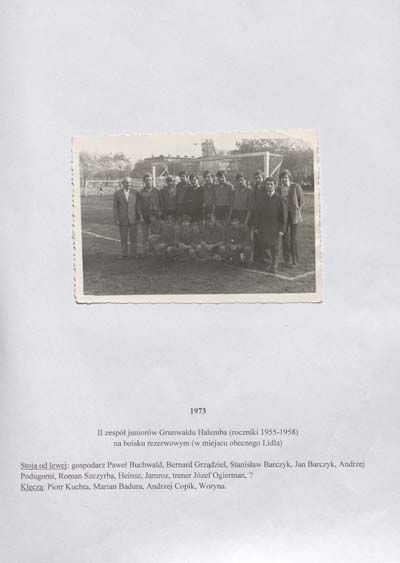 zdjęcie okładki II zespół juniorów Grunwaldu Halemba (roczniki 1955-1958) na boisku rezerwowym (w miejscu obecnego Lidla)