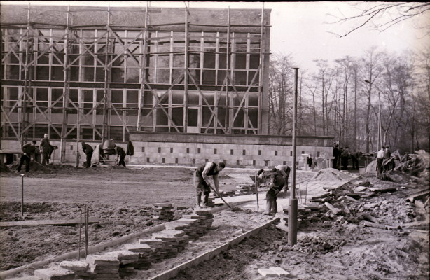 zdjęcie okładki [Budowa Domu Kultury w Bielszowicach, Rudzie Śląskiej - 10.1966]
