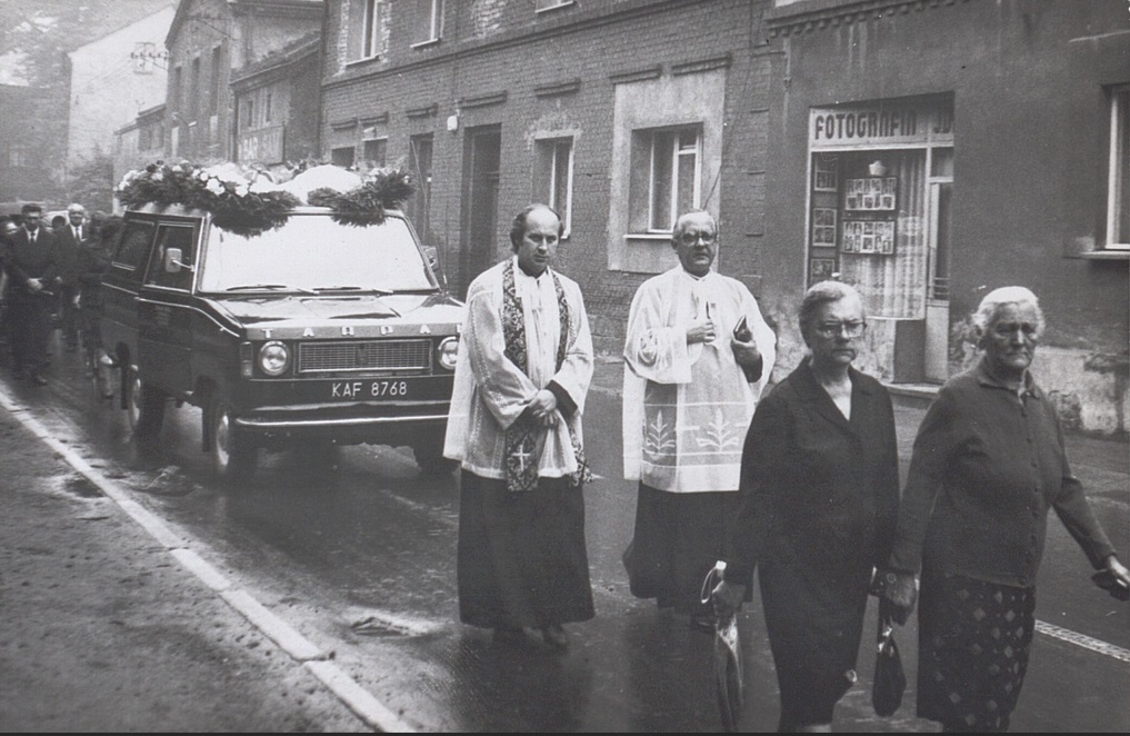 zdjęcie okładki Pogrzeb Marii Kołodziej - kwiecień 1953 rok